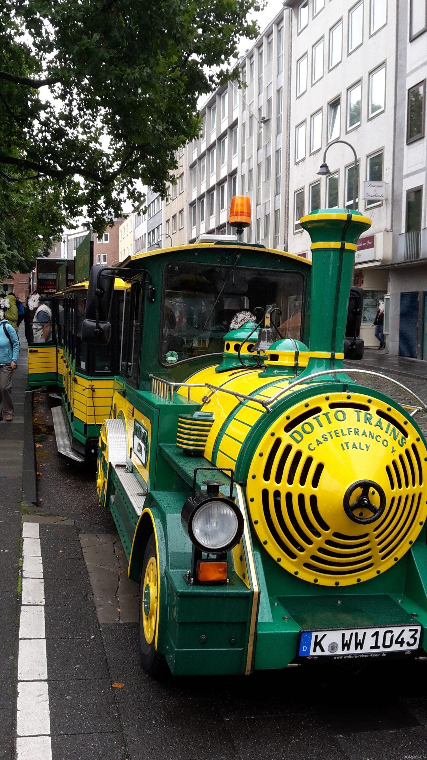 Die Kölner Bimmelbahn: Hier der Schoko-Express zum Schokoladenmuseum