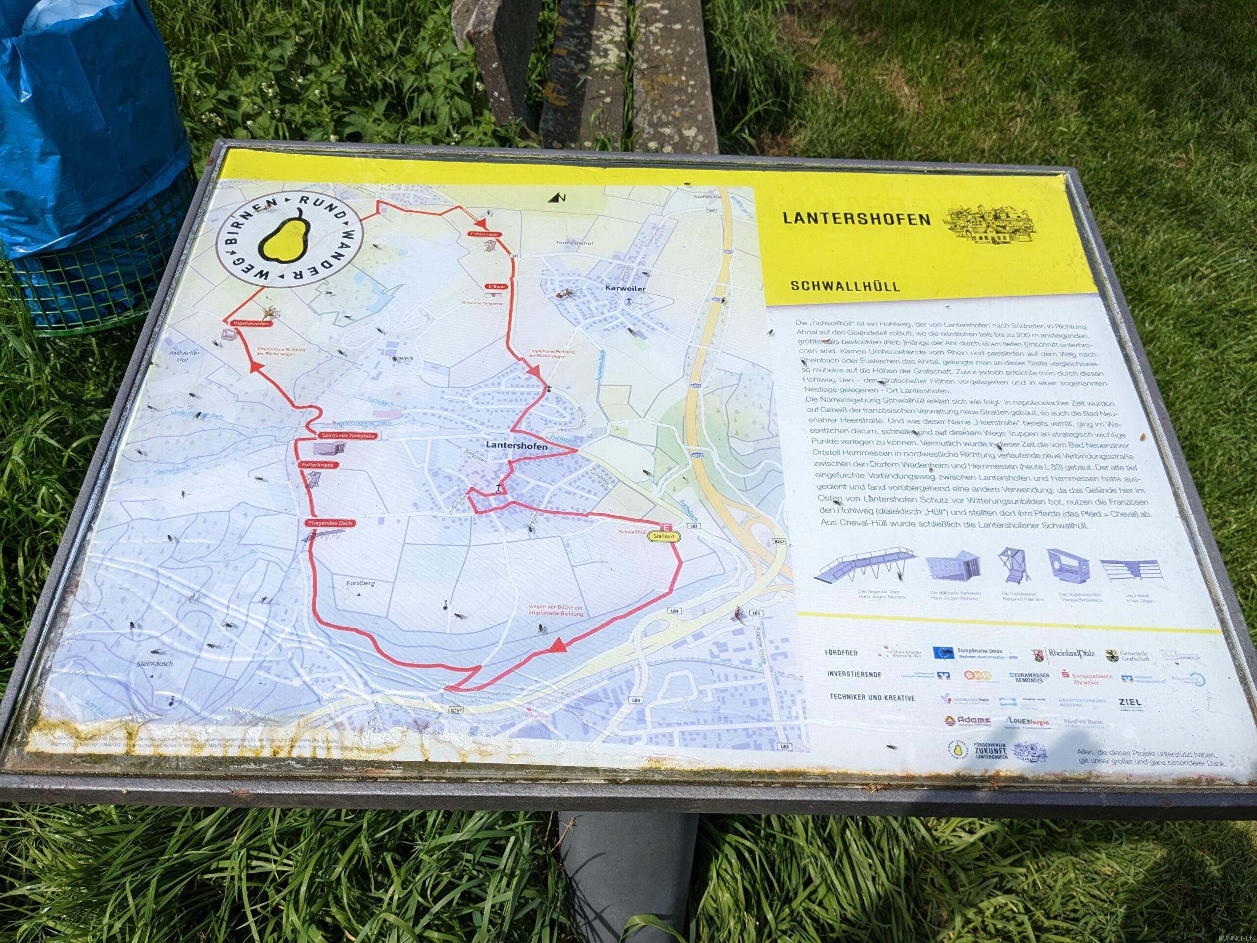 Tafel mit Plan des Birnenrundwanderweg Lantershofen