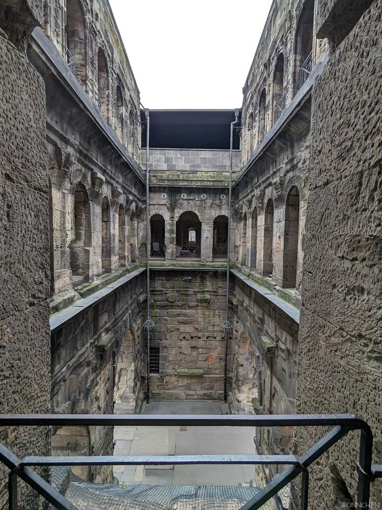 Porta Nigra innen Blick von der ersten Etage