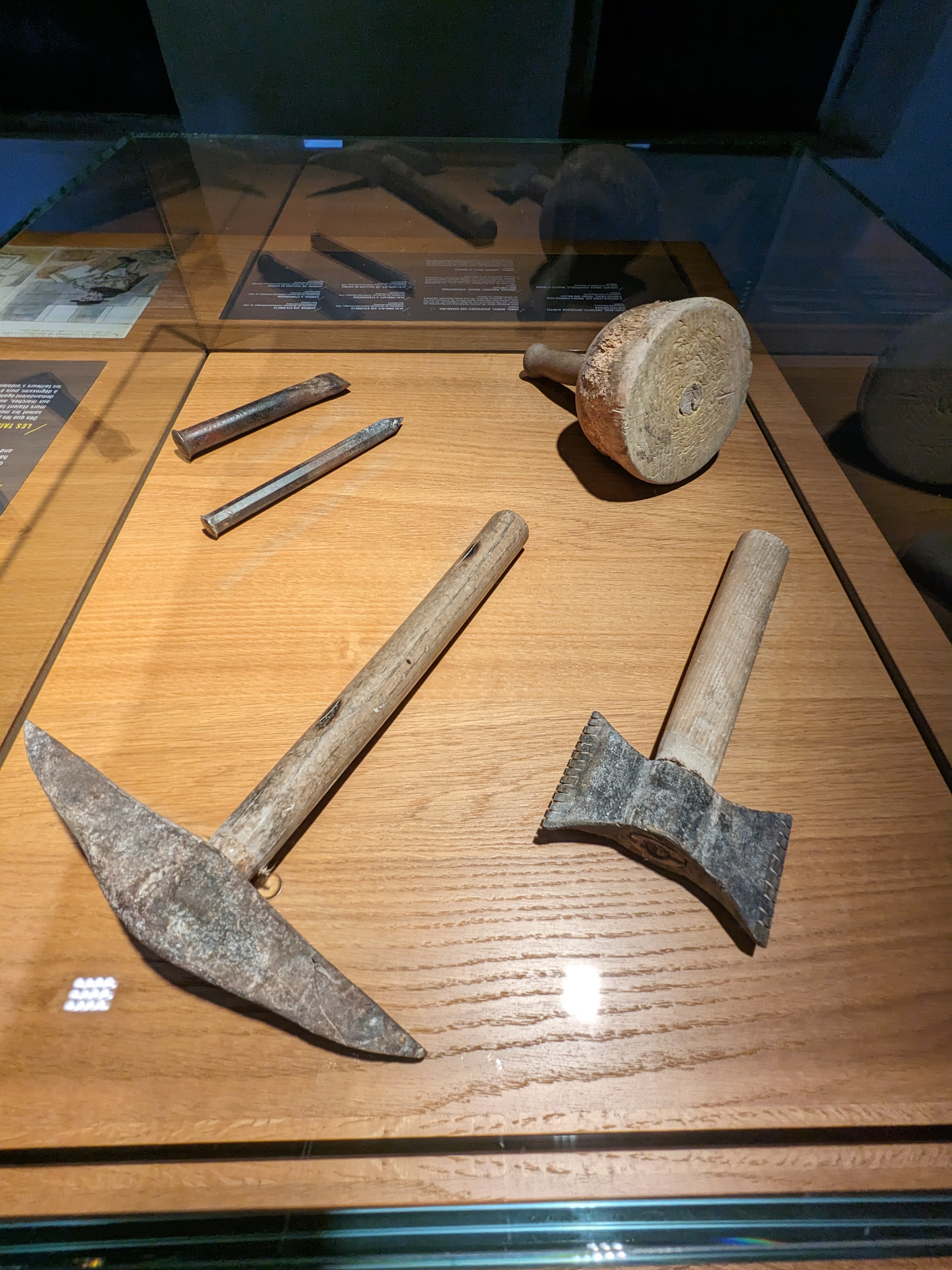 Altes Werkzeug vom Handwerkern und Baumeistern auf Burg Vianden