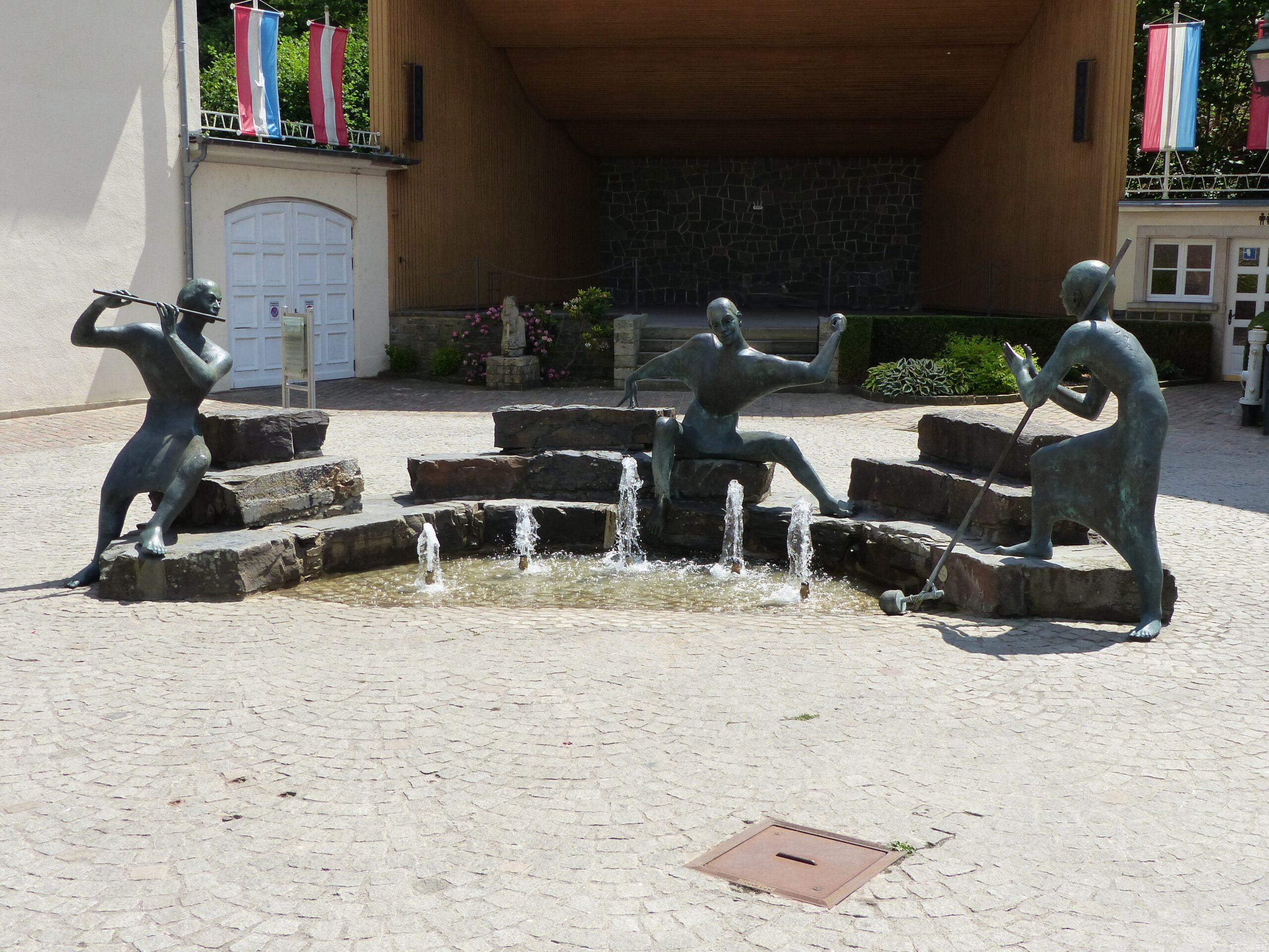 Le Badigeonneur, Le Musicien, Le Fou Brunnen auf dem Vianden Stadtrundgang