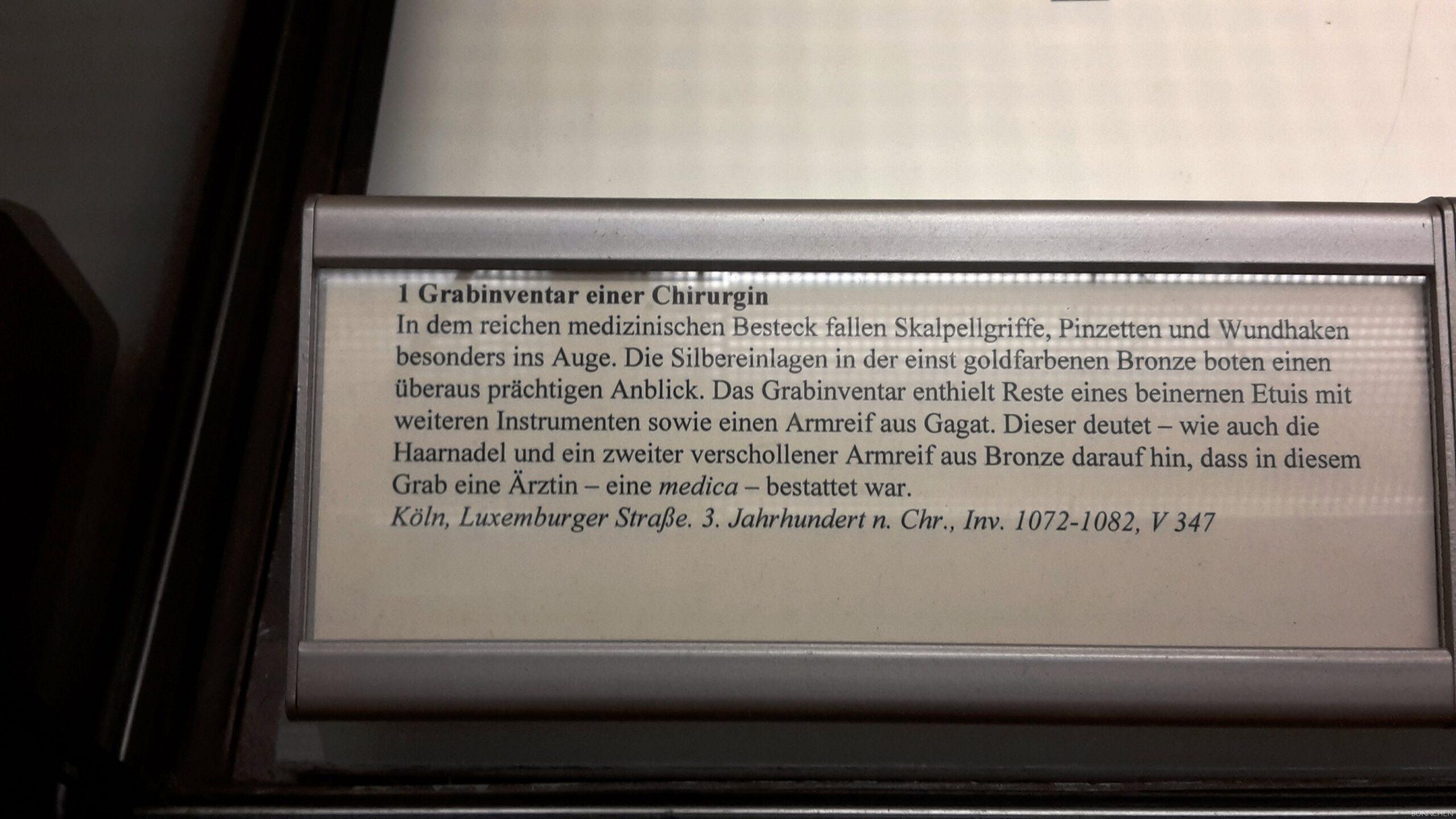 Tafel zu Grabbeigabe im Römischen-Germanischen Museum Köln