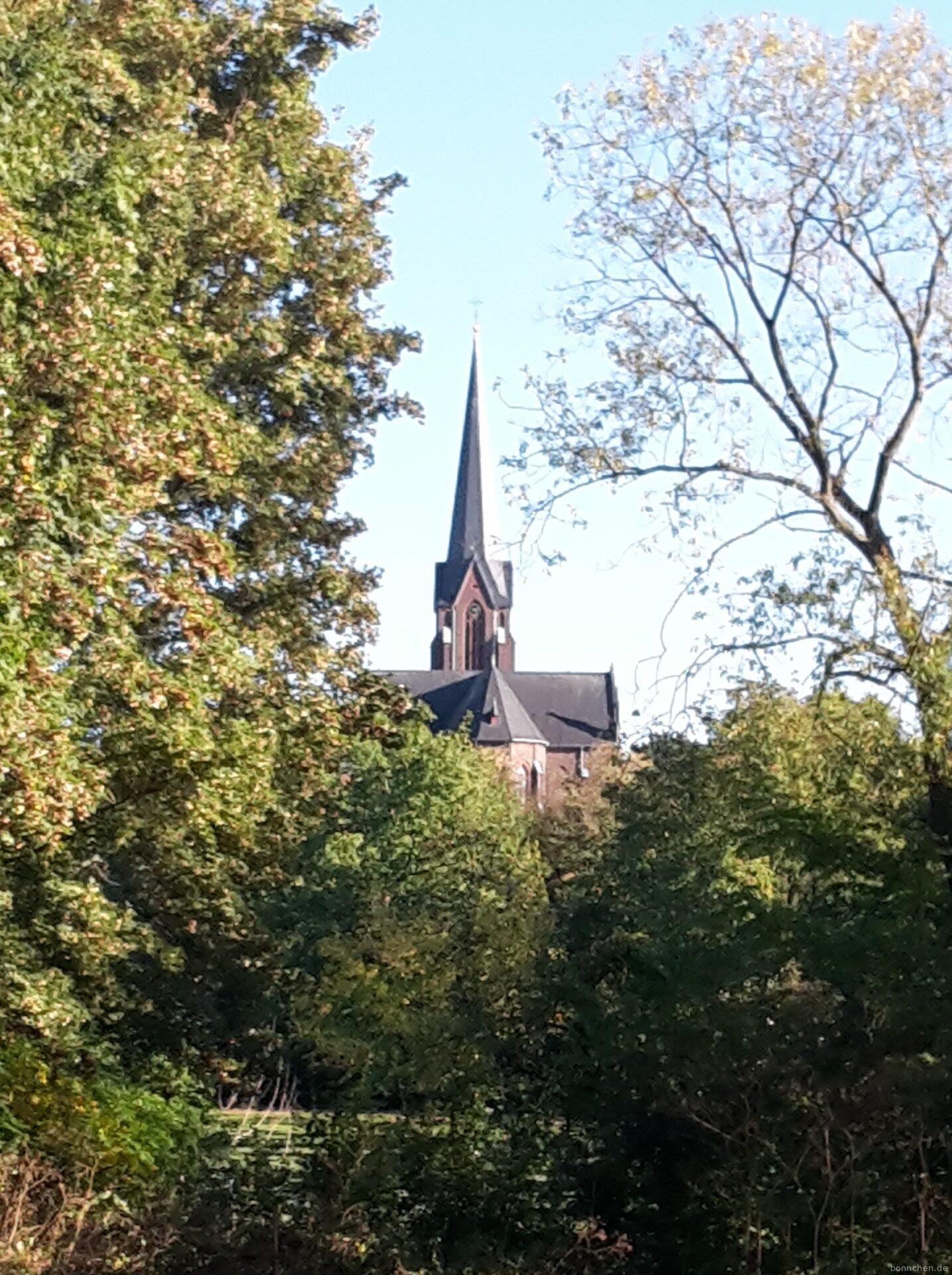 Mariä Geburt Kirche in Zündorf auf der 10. Kölnpfad Etappe