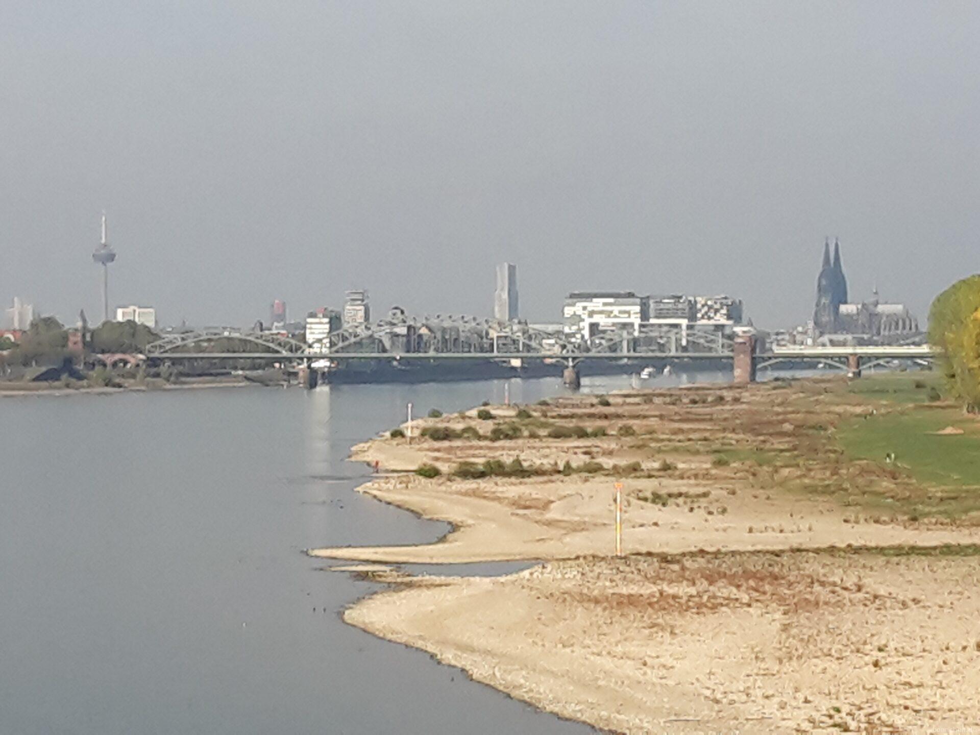 Köln Skyline auf der elften Kölnpfad Etappe
