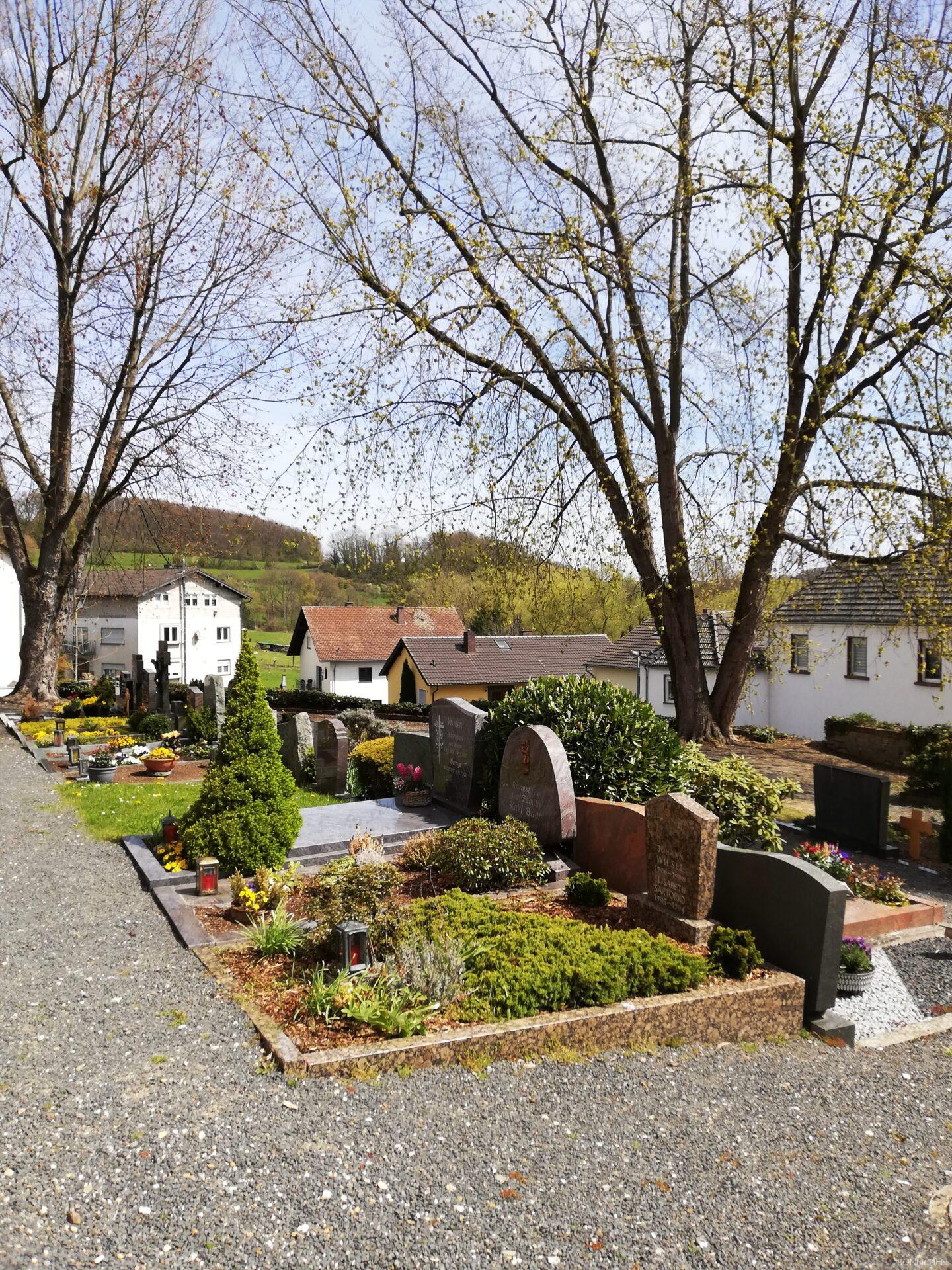 Friedhof an der Heiligen drei Könige Kirche