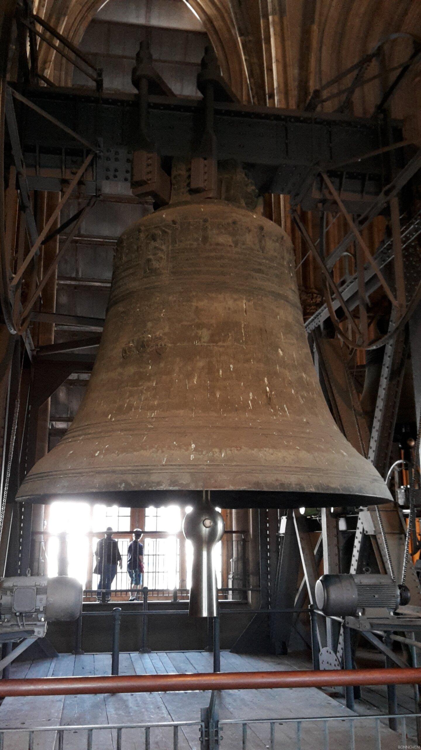 Die Glockenstube mit dem dicken Pitter im Kölner Dom im Südturm